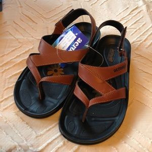 Size 8 New Aerosoft sandals